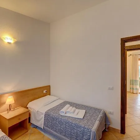 דירה The Fantastic Residenza Badus Two Bedroom Sleeps Six And Child Num0821 באדזי
