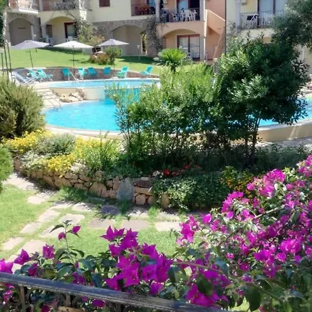 The Fantastic Residenza Badus Two Bedroom Sleeps Six And Child Num0821 Apartmán Badesi