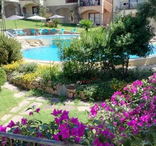 The Fantastic Residenza Badus Two Bedroom Sleeps Six And Child Num0821 Daire Badesi