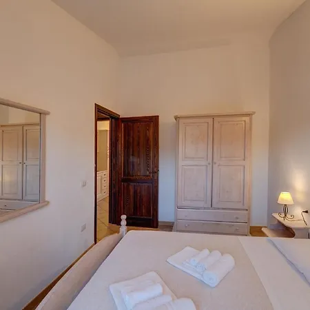 The Fantastic Residenza Badus Two Bedroom Sleeps Six And Child Num0821 * Badesi