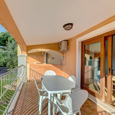 The Fantastic Residenza Badus Two Bedroom Sleeps Six Child Num0821 Badesi